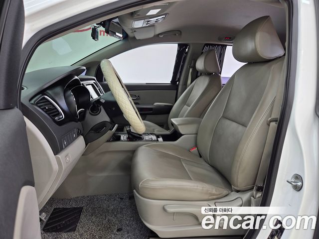 Kia Canival 2018 — photo 19