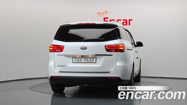 Kia Canival 2020 — photo 4