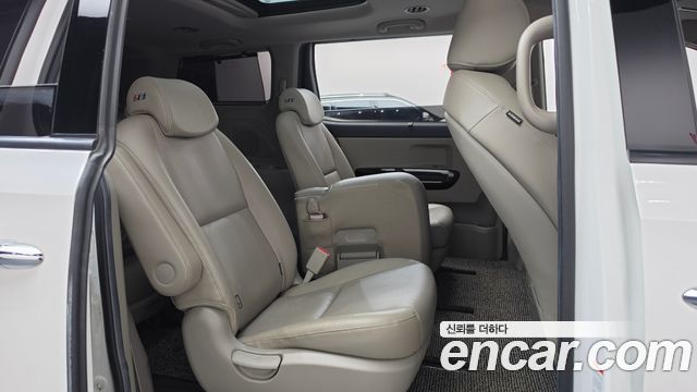 Kia Canival 2020 — photo 17