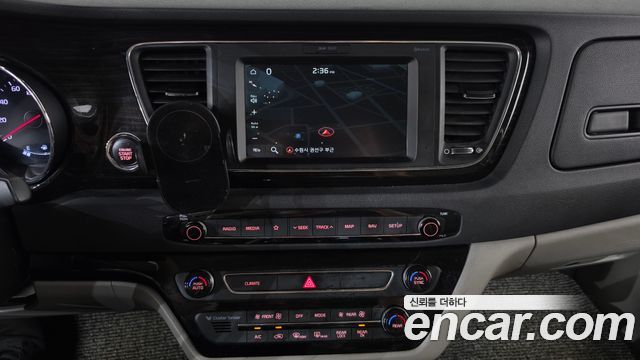 Kia Canival 2020 — photo 18