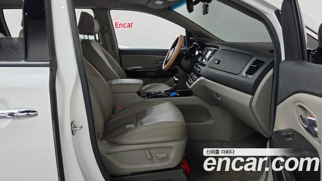 Kia Canival 2020 — photo 16