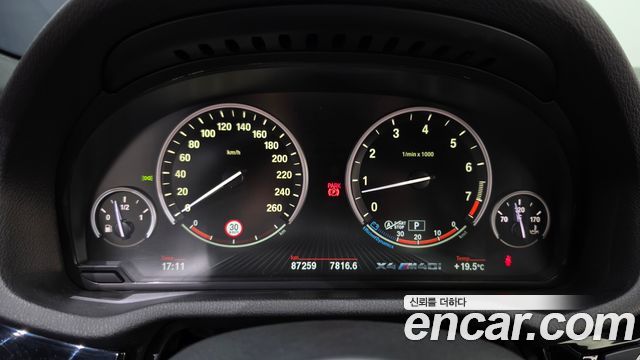 BMW X4 2016 — photo 11