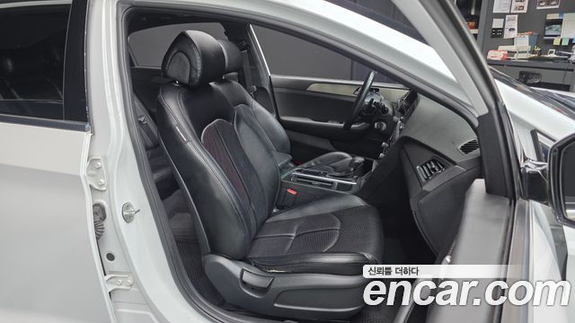 Hyundai Sonata 2016 — photo 17