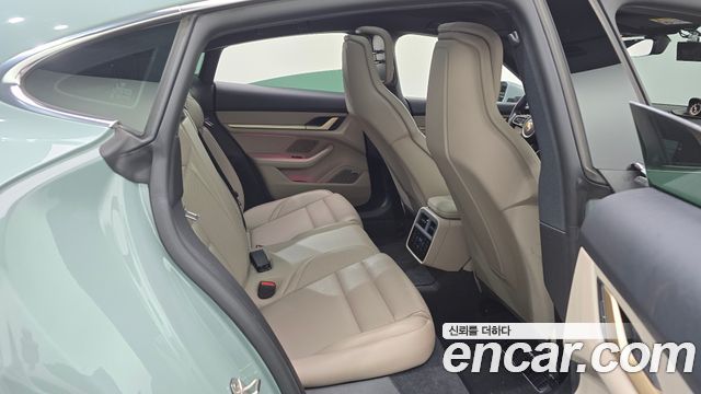 Porsche Taycan 2025 — photo 18