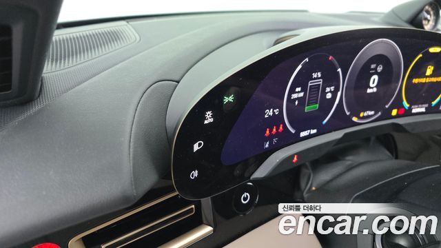 Porsche Taycan 2025 — photo 23