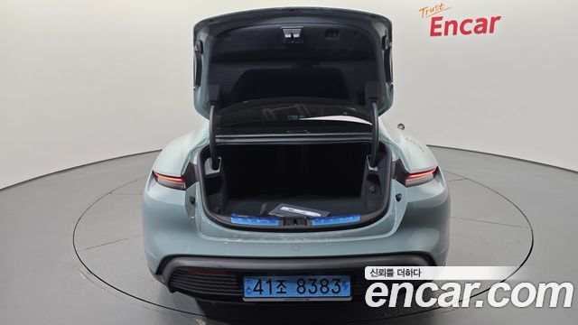 Porsche Taycan 2025 — photo 26