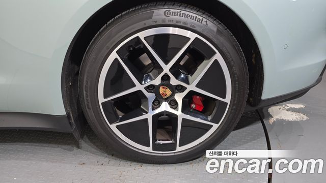 Porsche Taycan 2025 — photo 7
