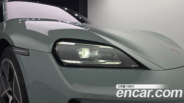 Porsche Taycan 2025 — photo 8