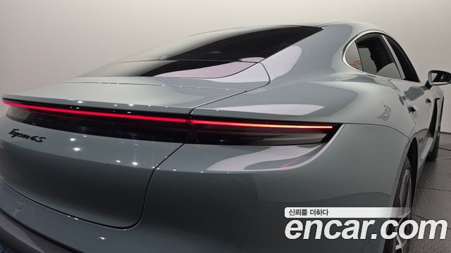 Porsche Taycan 2025 — photo 9
