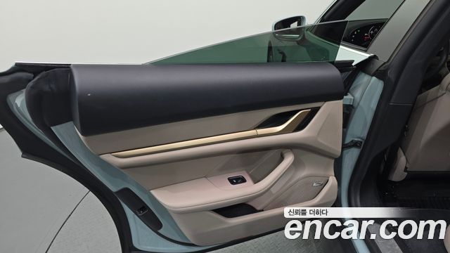 Porsche Taycan 2025 — photo 15