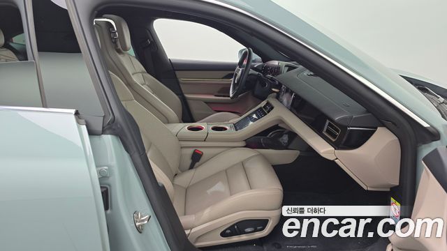 Porsche Taycan 2025 — photo 16