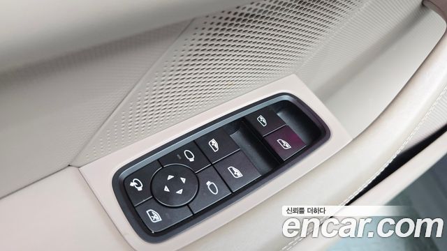 Porsche Taycan 2025 — photo 30