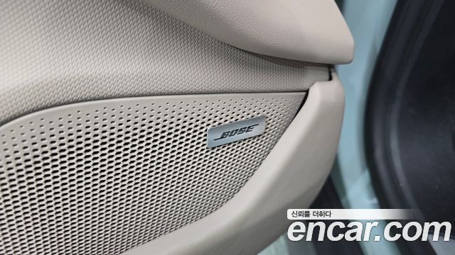 Porsche Taycan 2025 — photo 35
