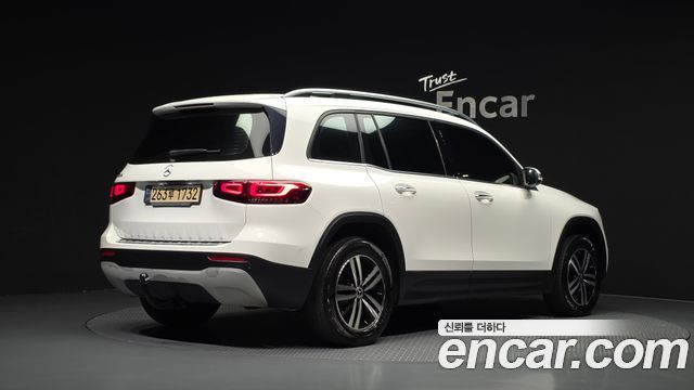 Mercedes-Benz GLB-Class 2021 — photo 2