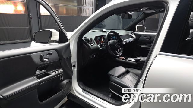 Mercedes-Benz GLB-Class 2021 — photo 10