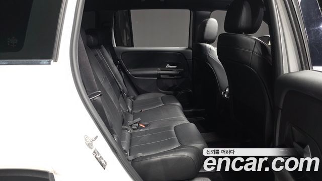 Mercedes-Benz GLB-Class 2021 — photo 12