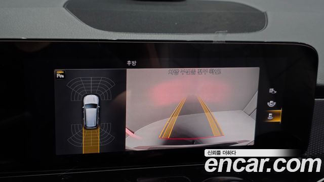 Mercedes-Benz GLB-Class 2021 — photo 14