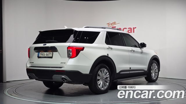 Ford Explorer 2022 — photo 2