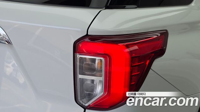 Ford Explorer 2022 — photo 9