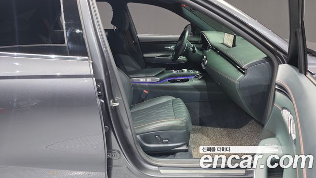 Genesis GV70 2021 — photo 11