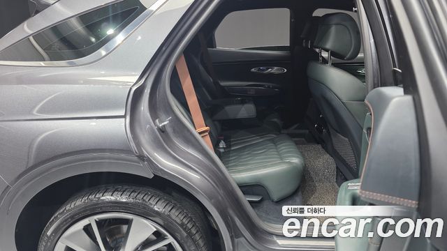 Genesis GV70 2021 — photo 12