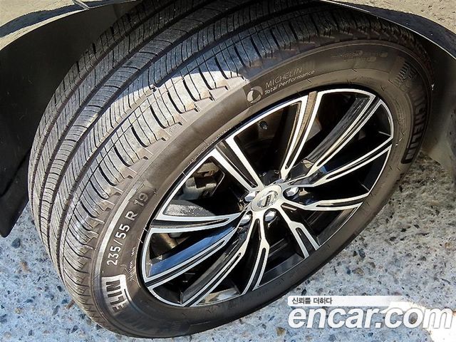 Volvo XC60 2018 — photo 18