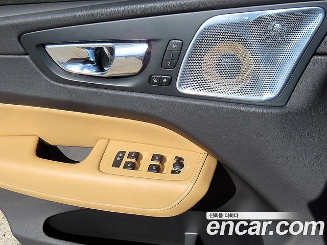 Volvo XC60 2018 — photo 19
