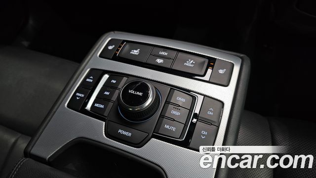 Genesis G80 2017 — photo 17