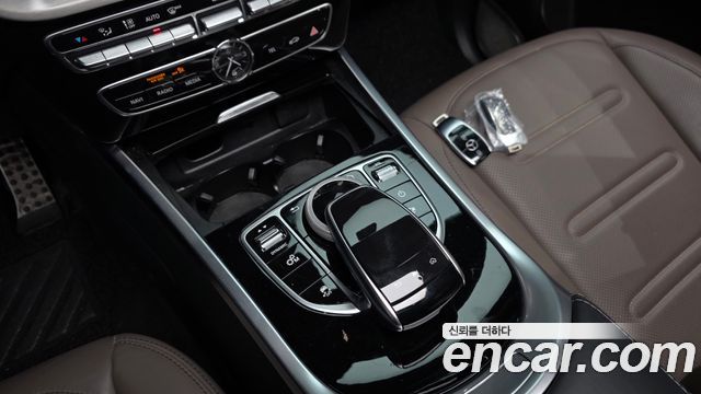 Mercedes-Benz G-Class 2023 — photo 12