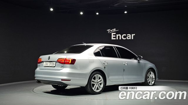 Volkswagen Jetta 2015 — photo 2