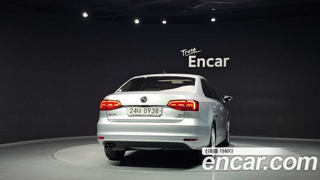 Volkswagen Jetta 2015 — photo 4