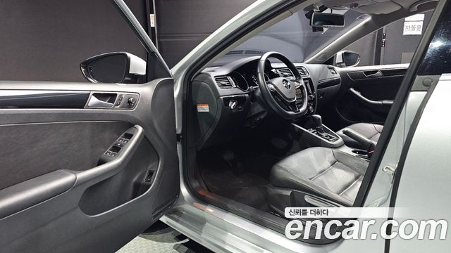 Volkswagen Jetta 2015 — photo 10