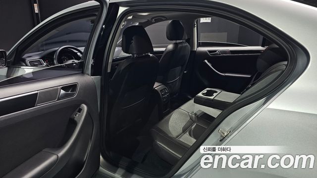 Volkswagen Jetta 2015 — photo 12