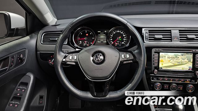 Volkswagen Jetta 2015 — photo 13