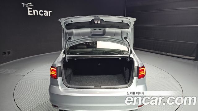 Volkswagen Jetta 2015 — photo 20