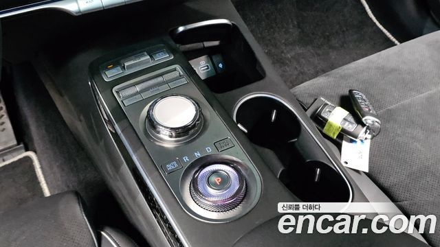 Genesis GV70 2023 — photo 12