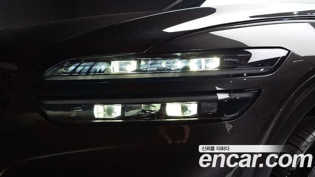 Genesis GV70 2023 — photo 8