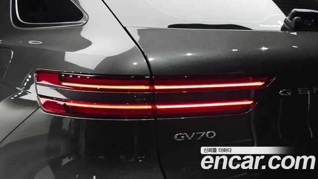 Genesis GV70 2023 — photo 9