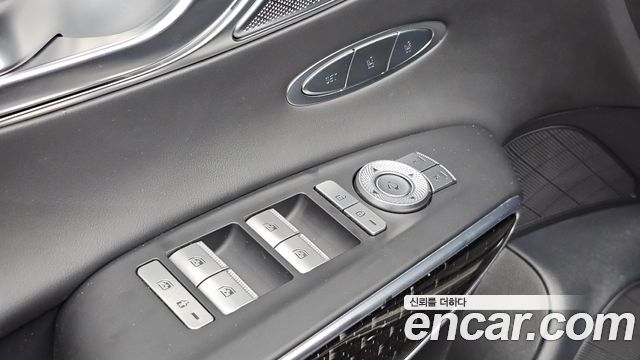 Genesis GV70 2023 — photo 29