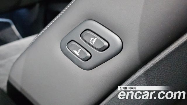Genesis GV70 2023 — photo 30