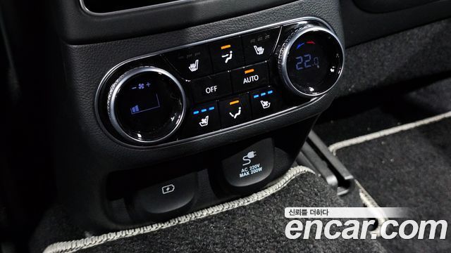 Genesis GV70 2023 — photo 31