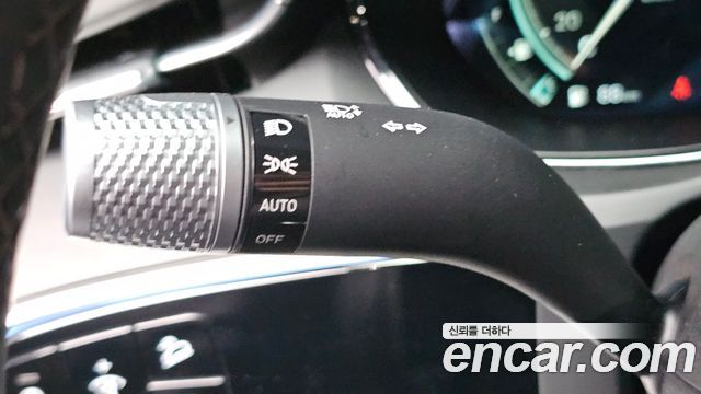 Genesis GV70 2023 — photo 33