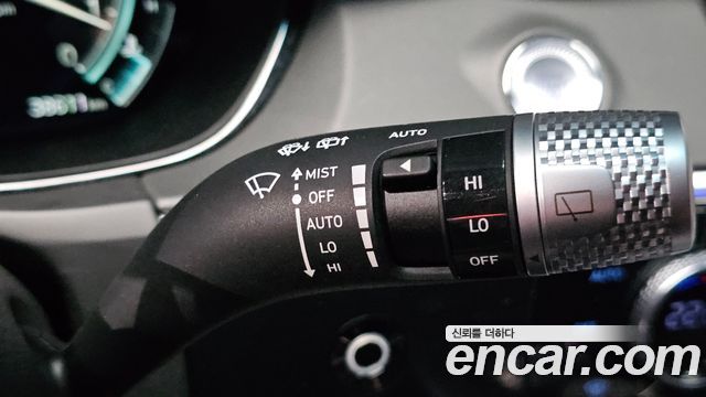 Genesis GV70 2023 — photo 34