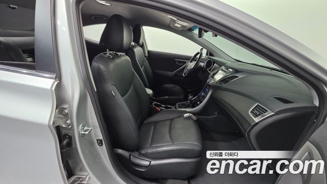 Hyundai AVANTE 2015 — photo 16
