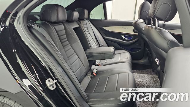 Mercedes-Benz E-Class 2021 — photo 17