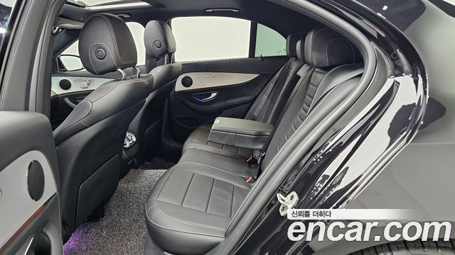 Mercedes-Benz E-Class 2021 — photo 18