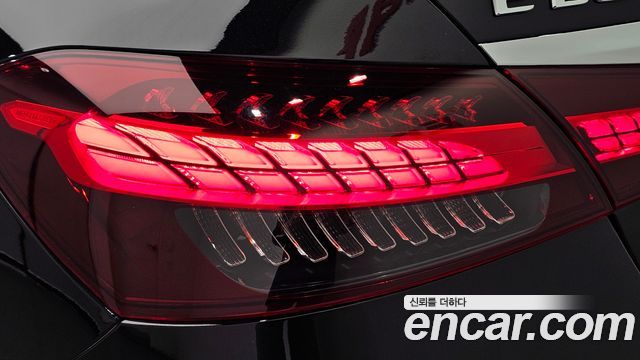 Mercedes-Benz E-Class 2021 — photo 9
