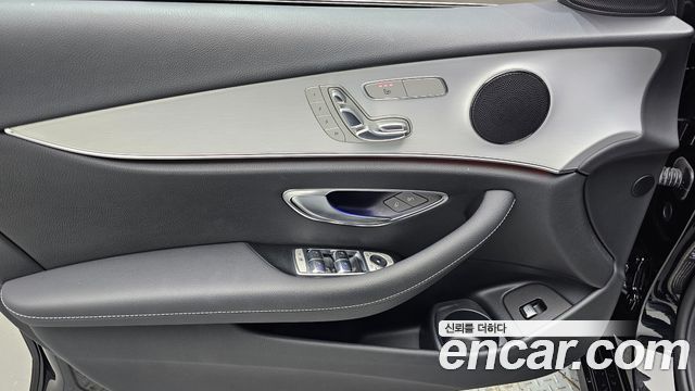 Mercedes-Benz E-Class 2021 — photo 14