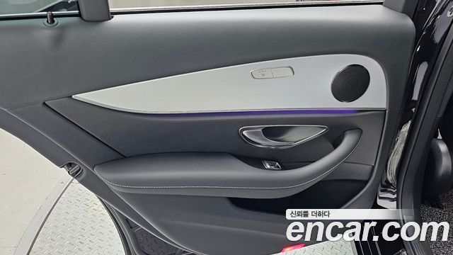 Mercedes-Benz E-Class 2021 — photo 15