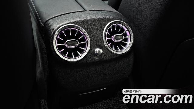 Mercedes-Benz E-Class 2021 — photo 32